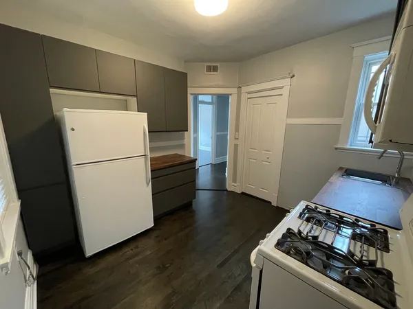 $3,200 | 5331 North Winthrop Avenue, Unit 3, Chicago, IL 60640