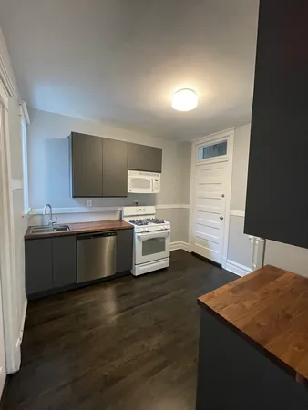 $3,200 | 5331 North Winthrop Avenue, Unit 3, Chicago, IL 60640