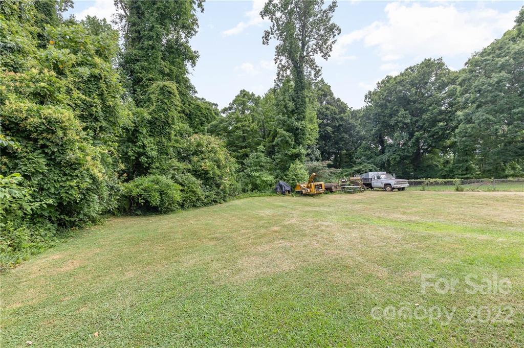 8209 Moores Chapel Road Charlotte, NC 28214 - Photo 32 of 32 a view of outdoor space and yard