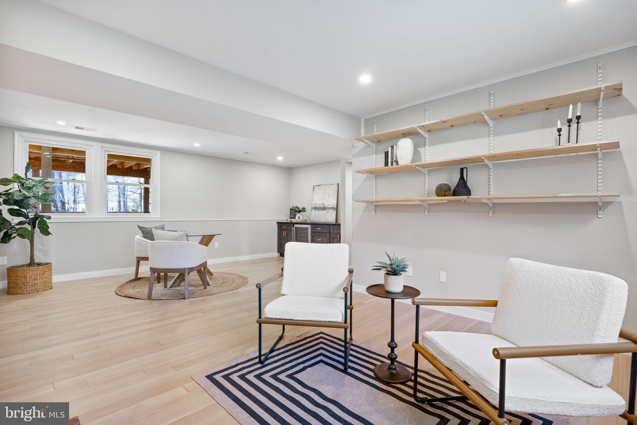 12870 Graypine Place Herndon, VA 20170 - Photo 25 of 35 a living room with furniture and a potted plant