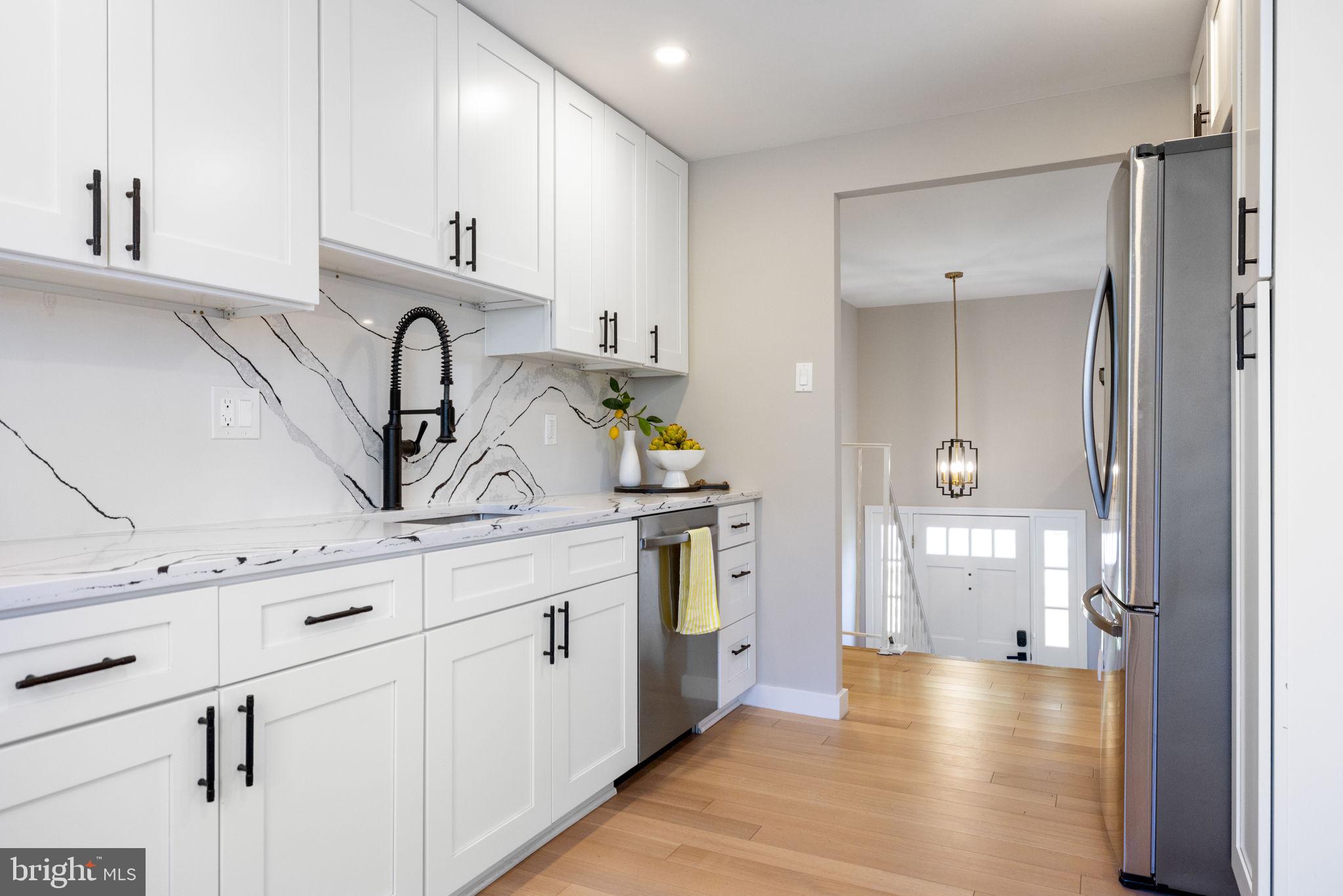 12870 Graypine Place Herndon, VA 20170 - Photo 6 of 35 a view of a kitchen cabinets and a counter place
