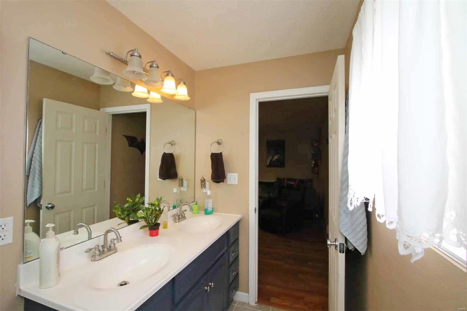 9844 Oak Grove School Road Lebanon, IL 62254 - Photo 17 of 52 Gallery Image 17