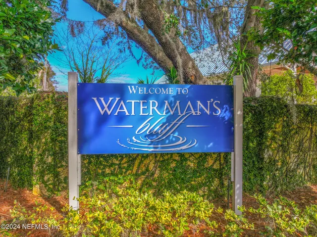 a view of front of house with a yard