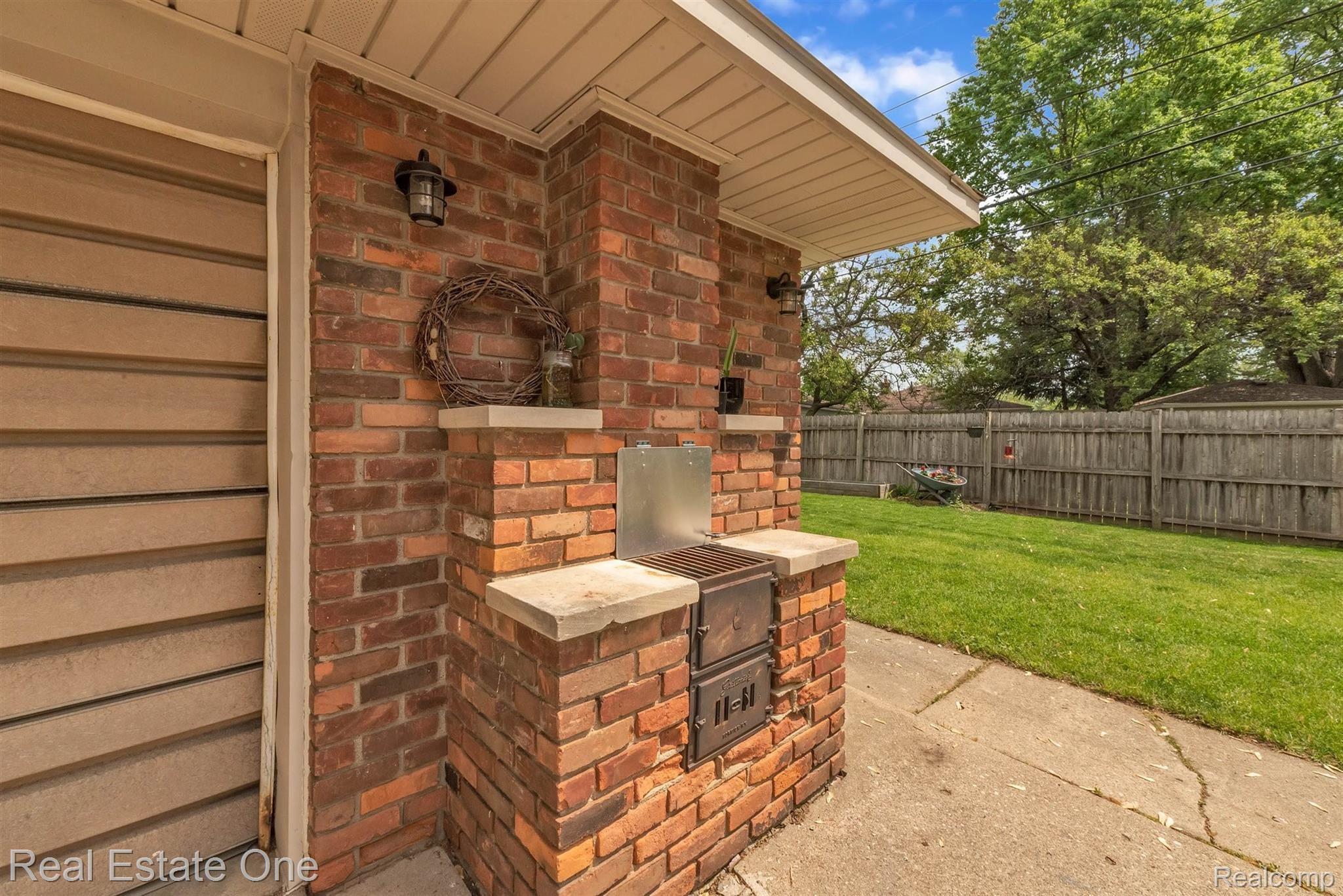 3024 Starr Road Royal Oak, MI 48073 - Photo 42 of 42 43-3024 Starr Rd-WindowStill-Real-Estate-Photography-43.jpg