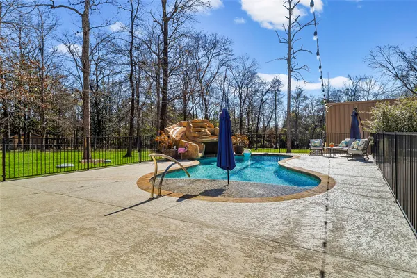 $529,000 | 431 Ridgewood Drive, Shepherd, TX 77371