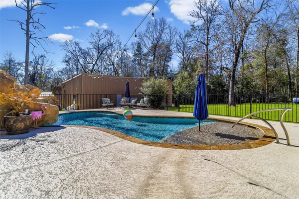 $529,000 | 431 Ridgewood Drive, Shepherd, TX 77371