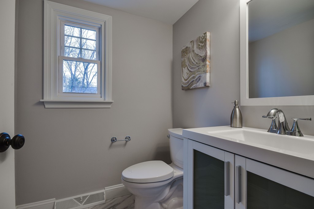 10 Oxbow Road Natick, MA 01760 - Photo 7 of 26 Gallery Image 7