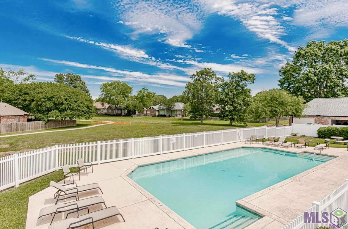17724 Twin Ridge Avenue Baton Rouge, LA 70817 - Photo 31 of 32 Community Pool