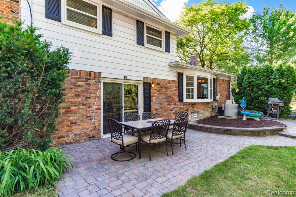 28015 Ridgebrook Road Farmington Hills, MI 48334 - Photo 33 of 35
