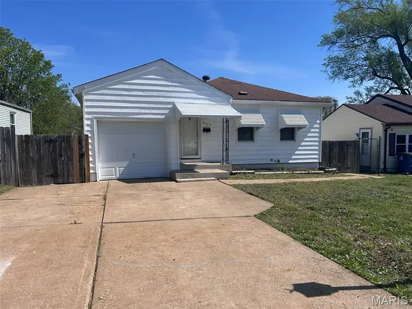 $1,800 | 9517 Lydell Drive, Affton, MO 63123