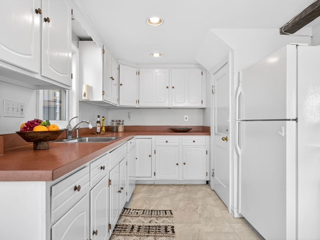 1234 Walnut Street Newton, MA 02461 - Photo 7 of 28