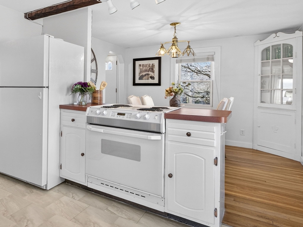 1234 Walnut Street Newton, MA 02461 - Photo 8 of 28