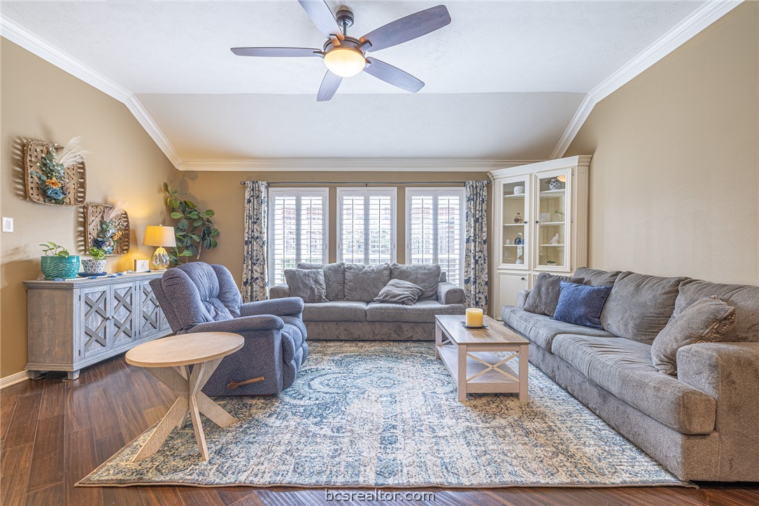 2633 Trophy Drive Bryan, TX 77802 - Photo 6 of 47 a living room with furniture and a couch