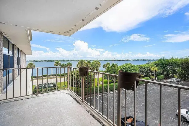 $1,000,000 | 3200 South Ocean Boulevard, Unit C303, Palm Beach, FL 33480