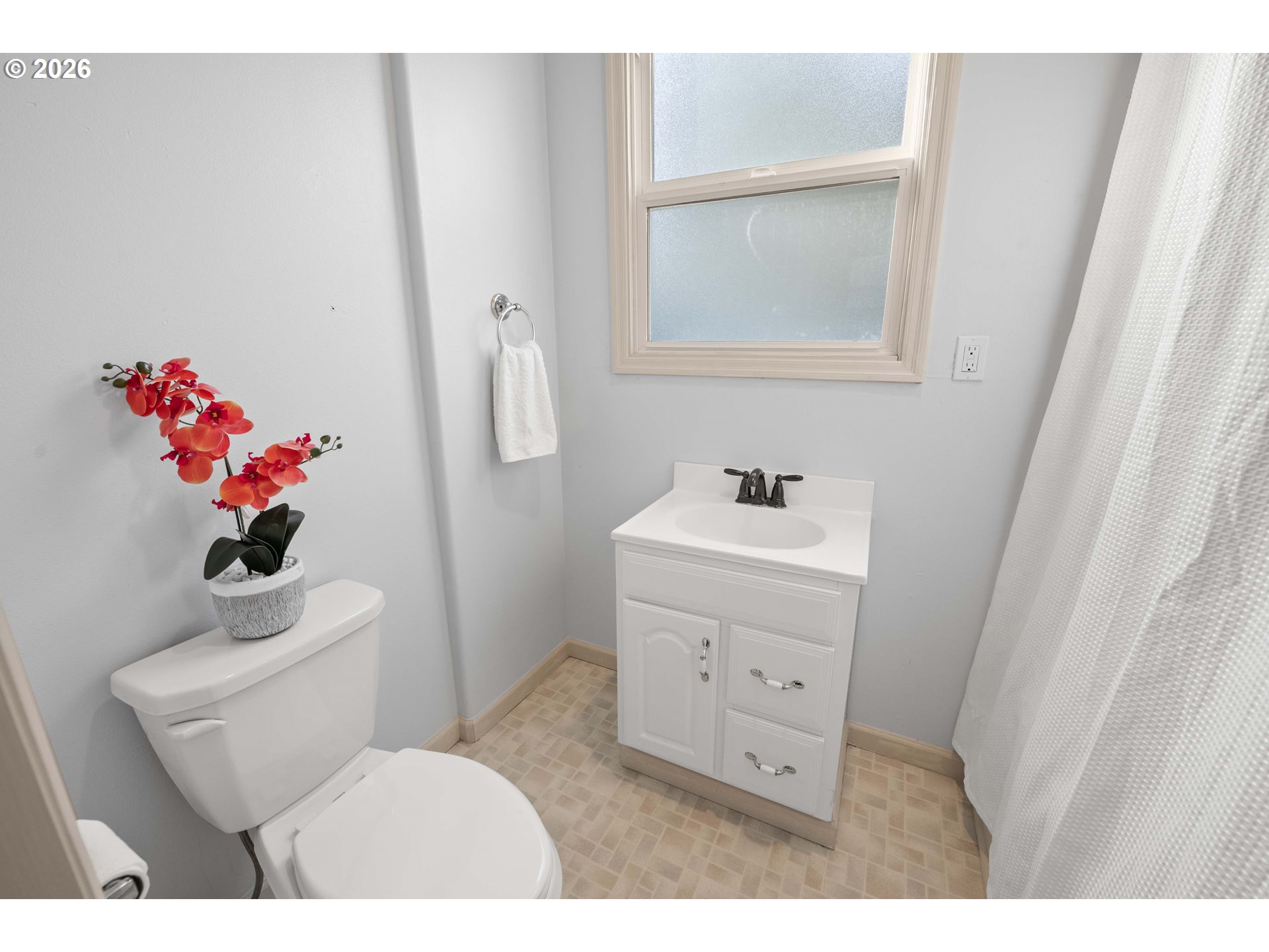 708 33rd Street Astoria, OR 97103 - Photo 14 of 46 Bathroom