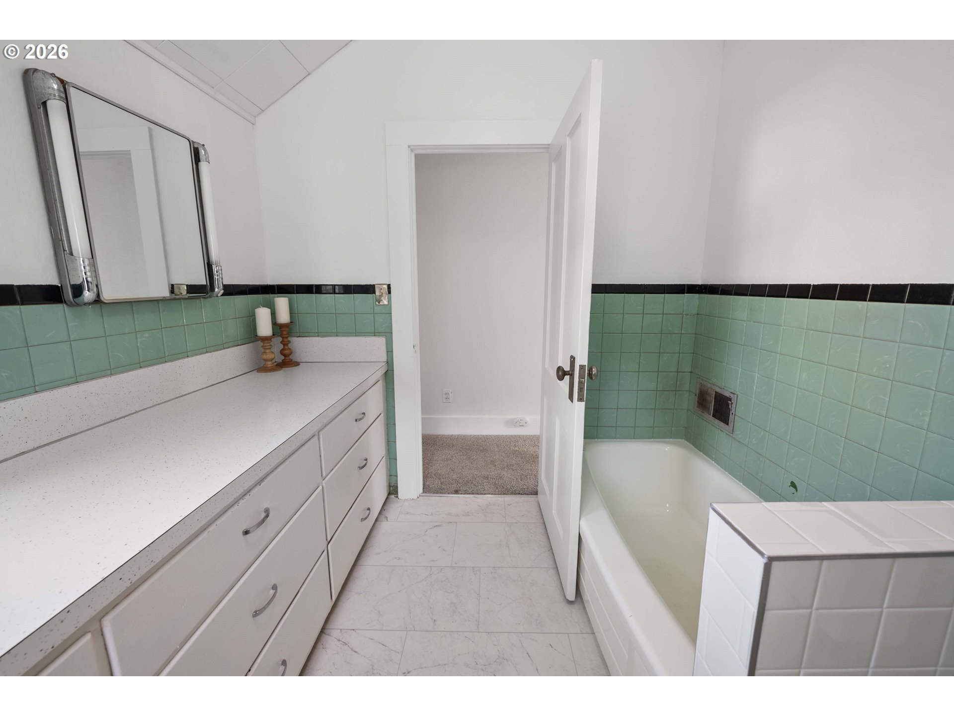 708 33rd Street Astoria, OR 97103 - Photo 25 of 46 Bathroom