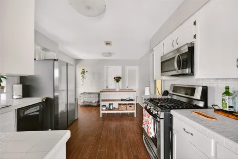 $2,400 | 11902 Oakbrook Drive, Austin, TX 78753