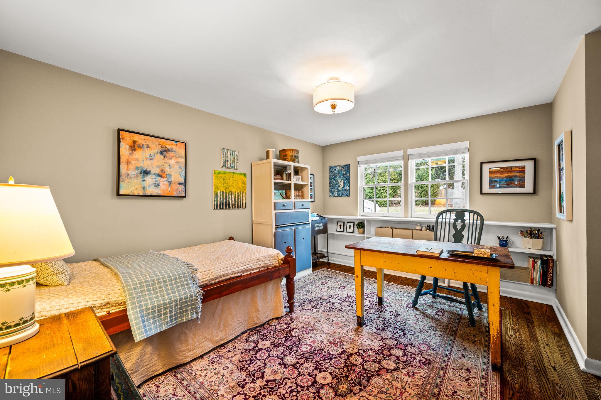 43 Crestline Road Wayne, PA 19087 - Photo 26 of 48 Bedroom 3 - built in bookshelves