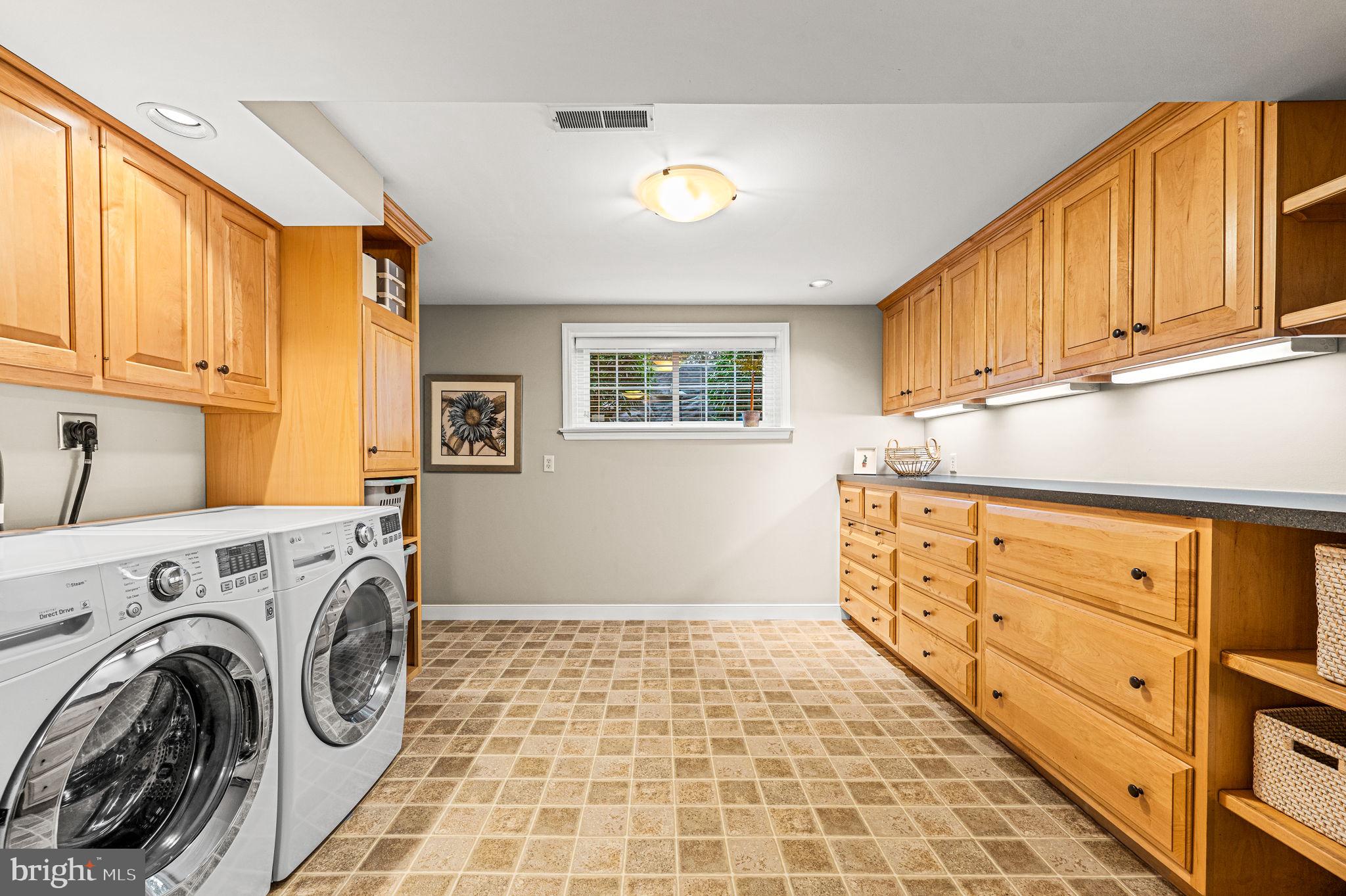 43 Crestline Road Wayne, PA 19087 - Photo 40 of 48 Laundry - oversized with tons of cabinetry