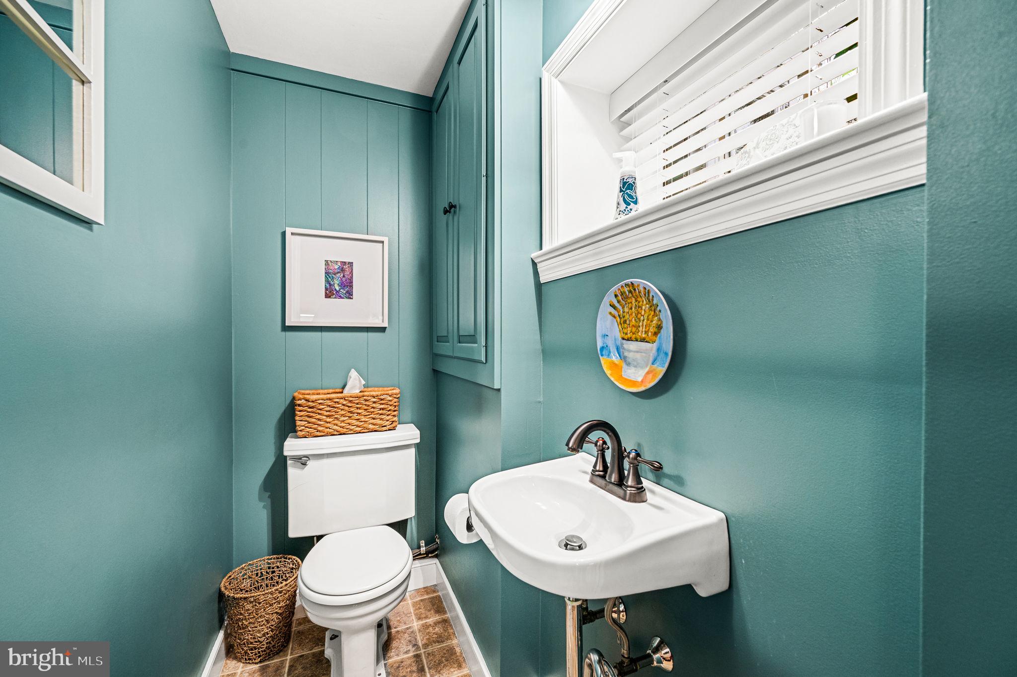 43 Crestline Road Wayne, PA 19087 - Photo 41 of 48 Powder Room