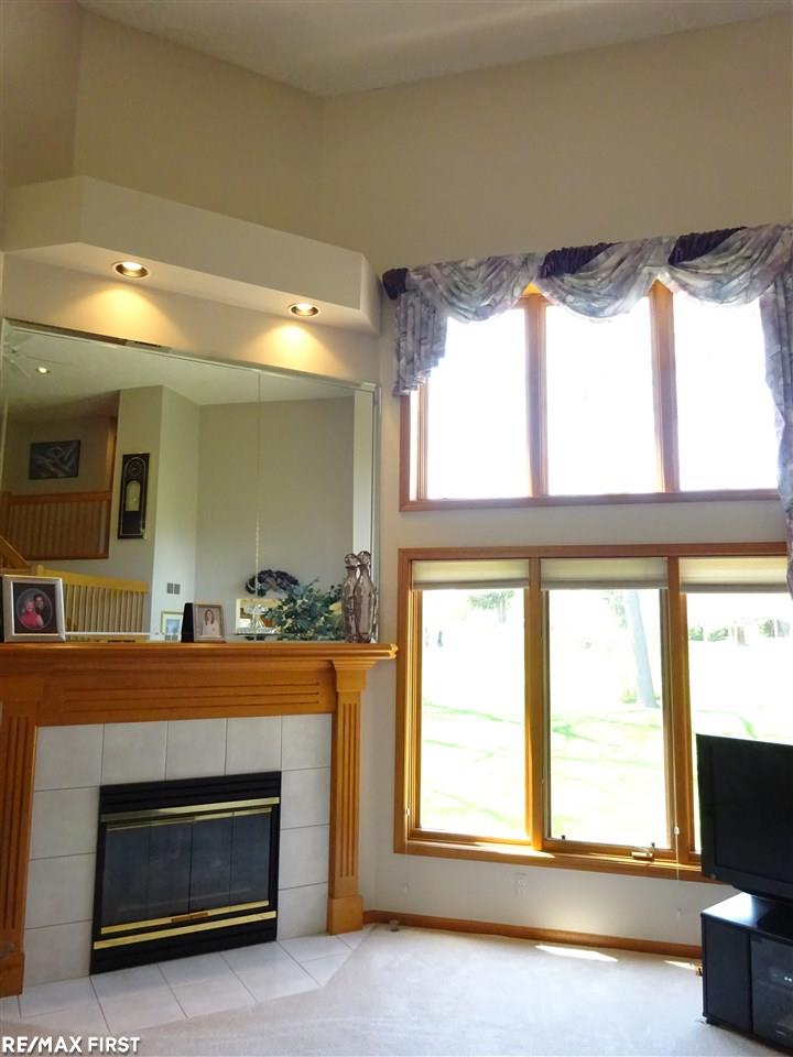 896 Grovecrest Rochester Hills, MI 48307 - Photo 5 of 43