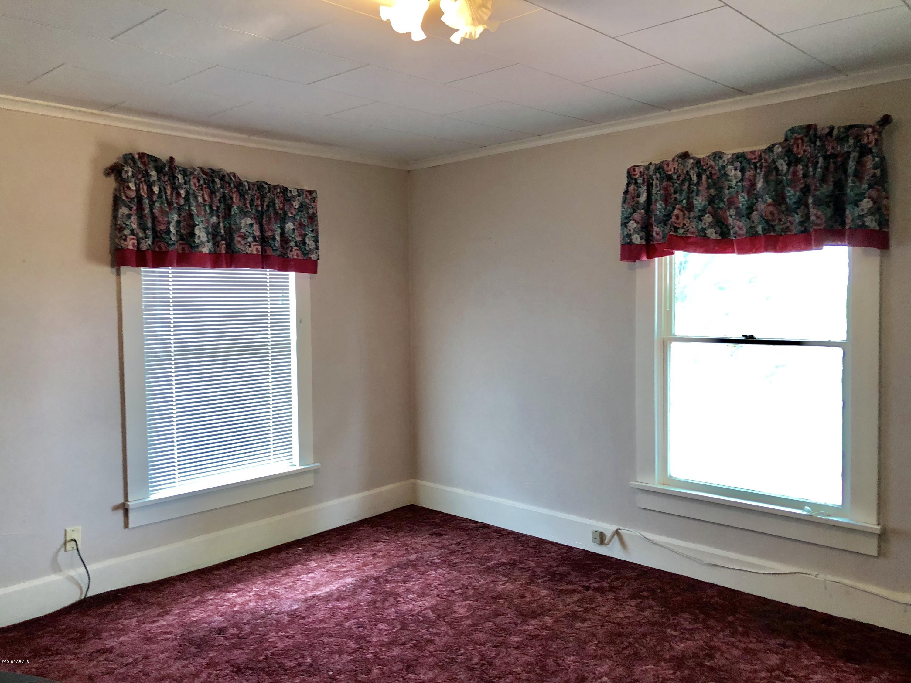 16573 Branch Road Harrah, WA 98933 - Photo 11 of 33 a view of a small space with a window