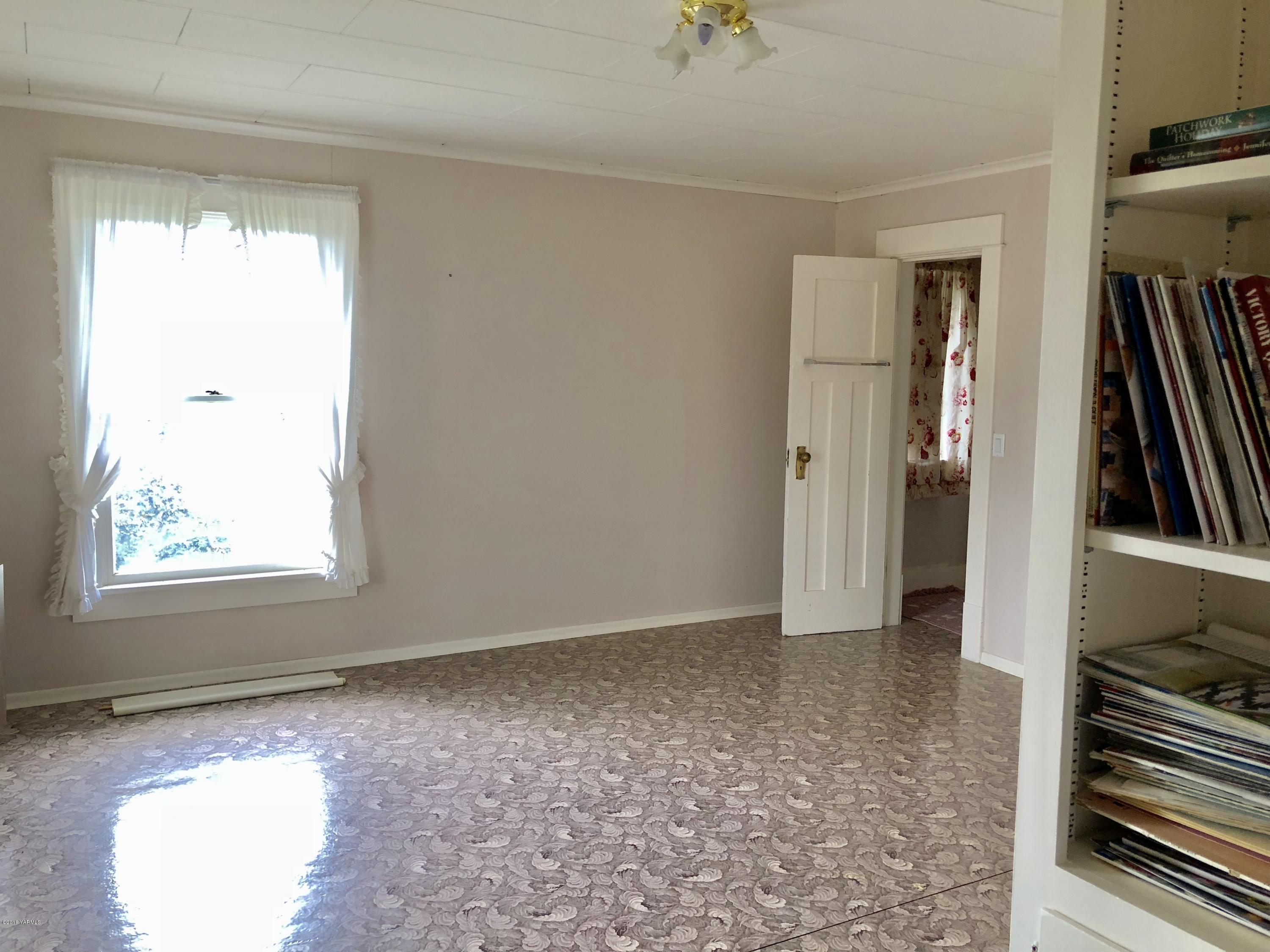 16573 Branch Road Harrah, WA 98933 - Photo 16 of 33 wooden floor in an empty room