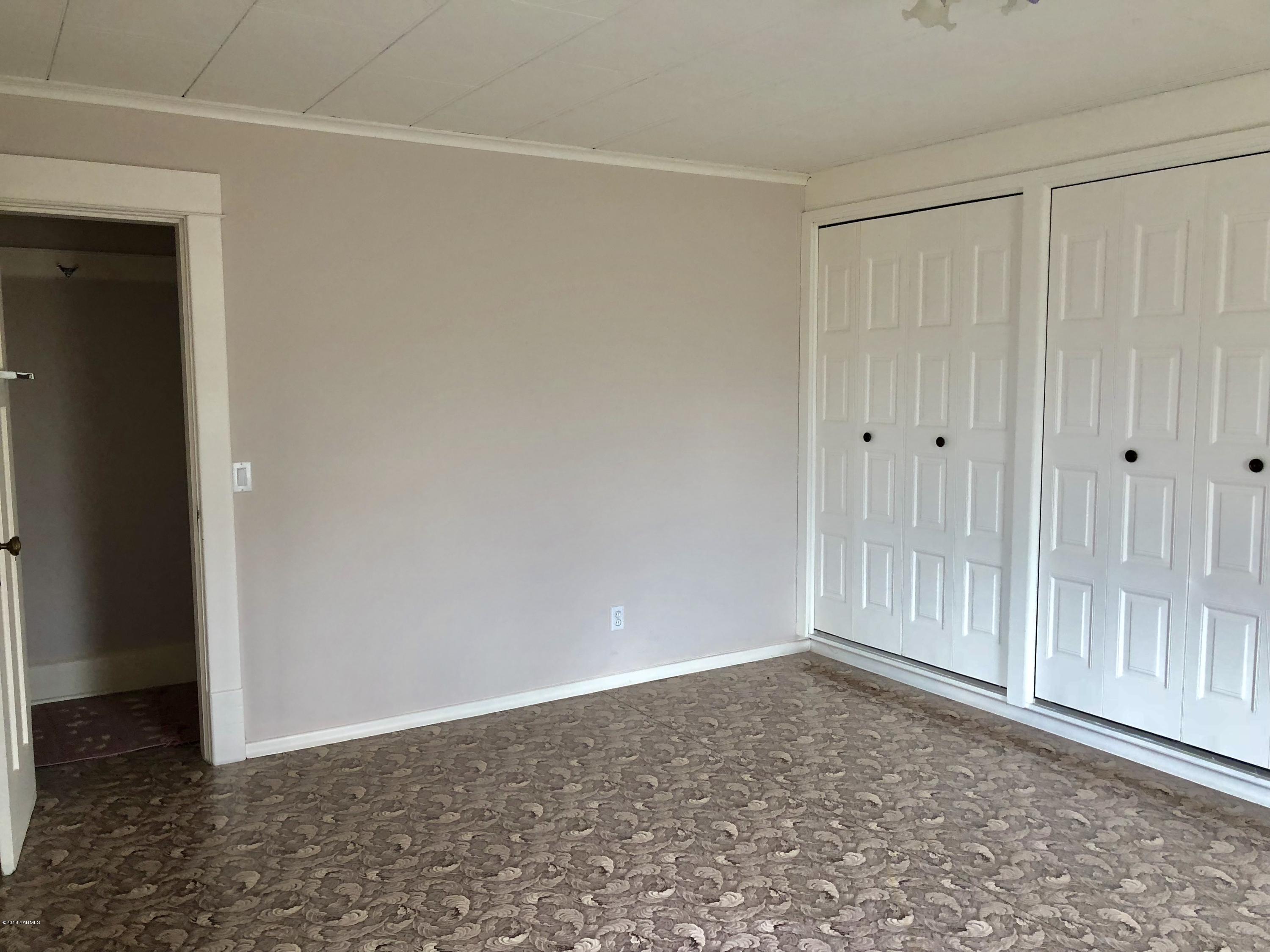 16573 Branch Road Harrah, WA 98933 - Photo 17 of 33 a view of an empty room