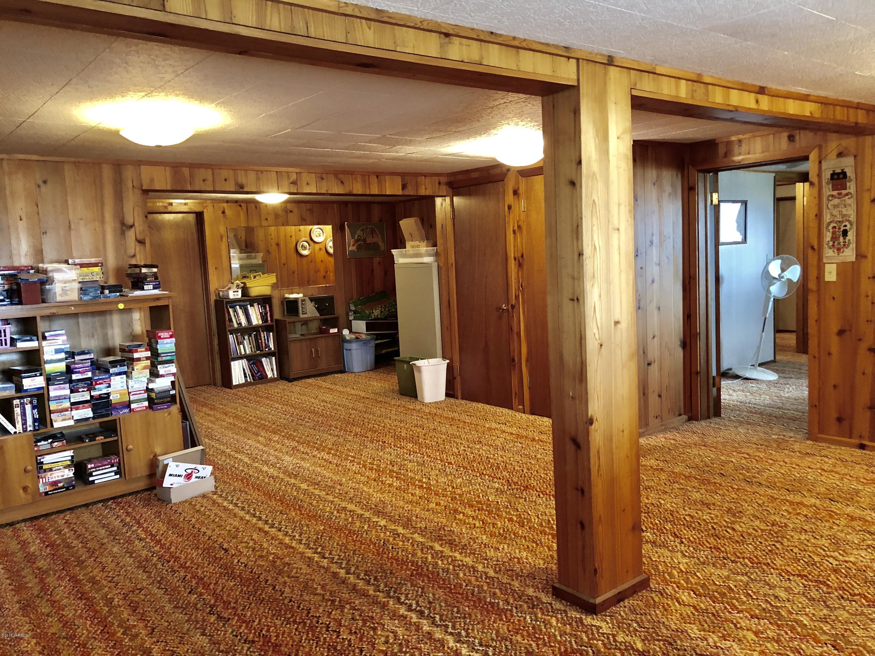 16573 Branch Road Harrah, WA 98933 - Photo 22 of 33 a view of a living room with clothes and shoes