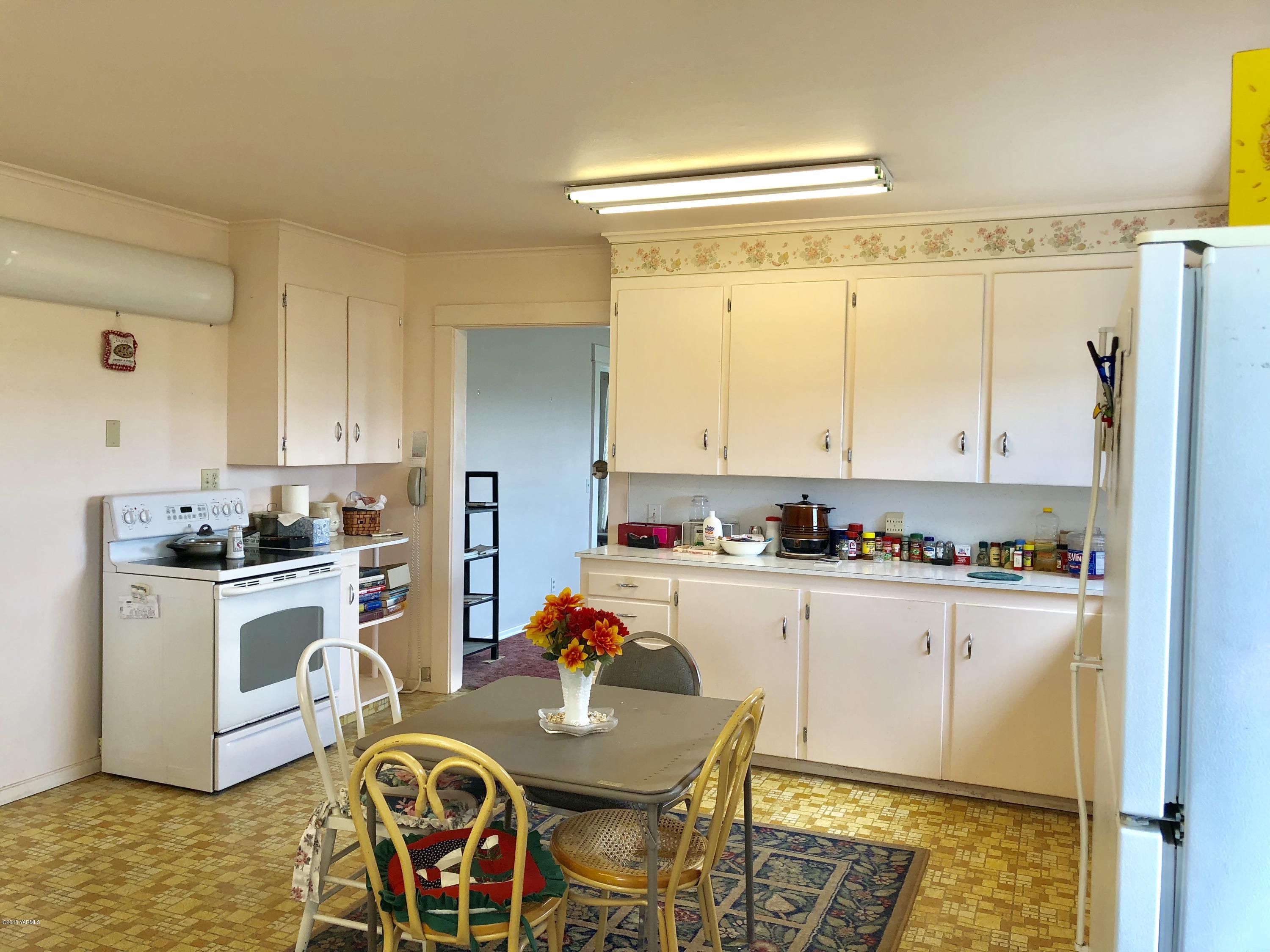 16573 Branch Road Harrah, WA 98933 - Photo 7 of 33 a kitchen with stainless steel appliances granite countertop a refrigerator and a stove top oven