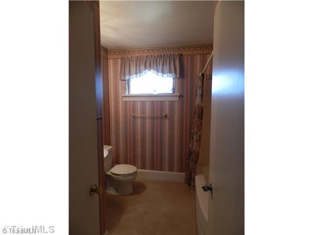 4920 Davis Road Winston-Salem, NC 27105 - Photo 13 of 16 Bath.