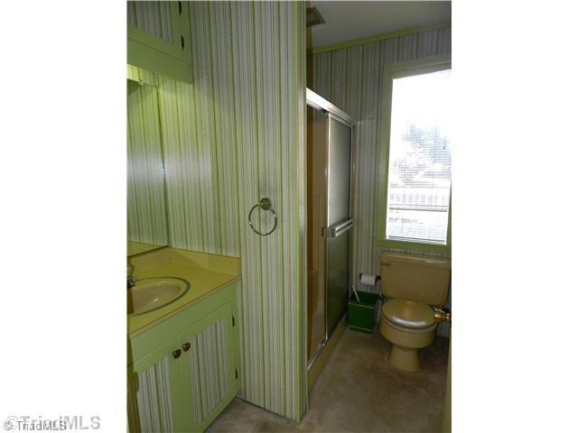 4920 Davis Road Winston-Salem, NC 27105 - Photo 14 of 16 Bath.