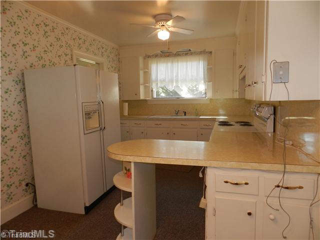4920 Davis Road Winston-Salem, NC 27105 - Photo 7 of 16 Kitchen.