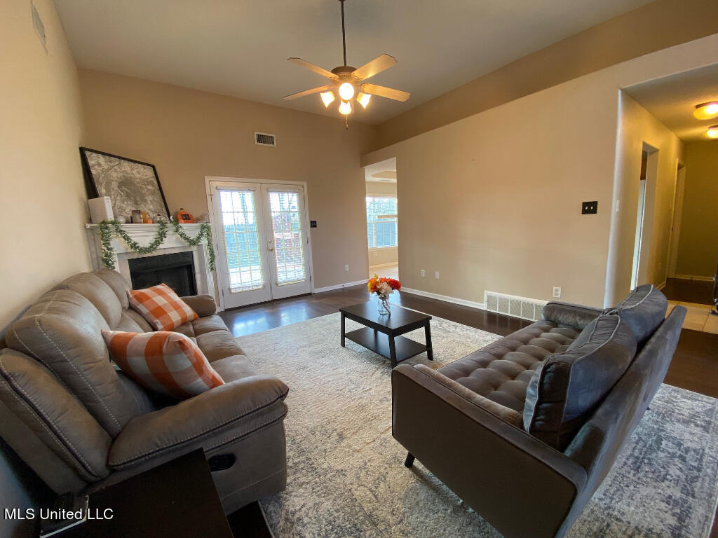 9921 Alexanders Ridge Drive Olive Branch, MS 38654 - Photo 4 of 19 03