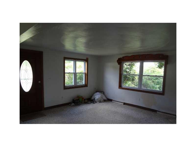 420 Sandy Hill Road Valencia, PA 16059 - Photo 11 of 19 Living Room.
