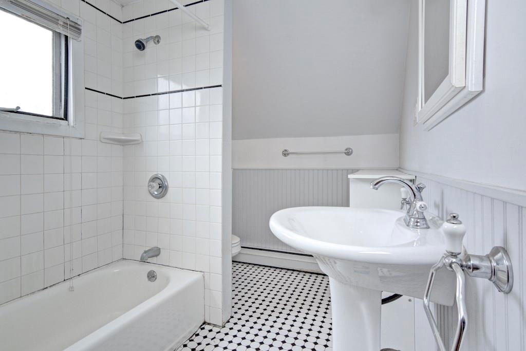 335 River Road Tenants Harbor, ME 04860 - Photo 10 of 12 Tiled bathroom.