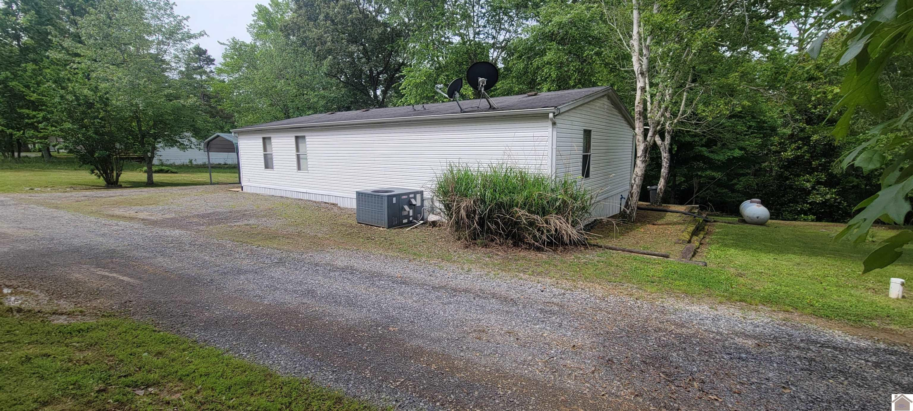 2292 Highland Road Murray, KY 42071 - Photo 3 of 27 Photo 3
