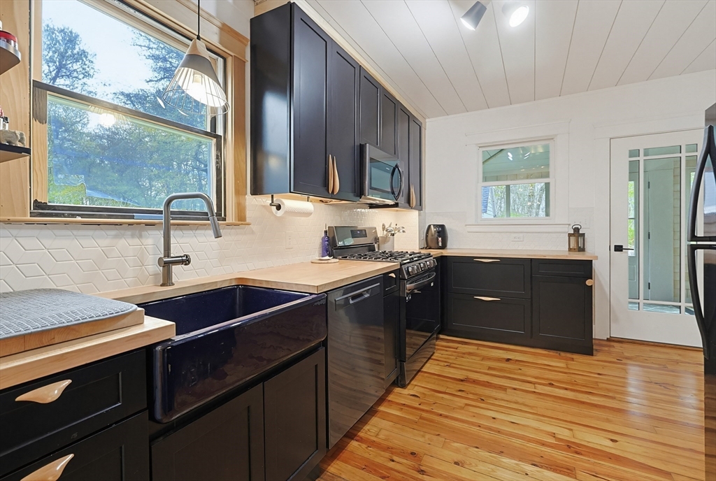 129 Cross Road Westport, MA 02790 - Photo 10 of 42