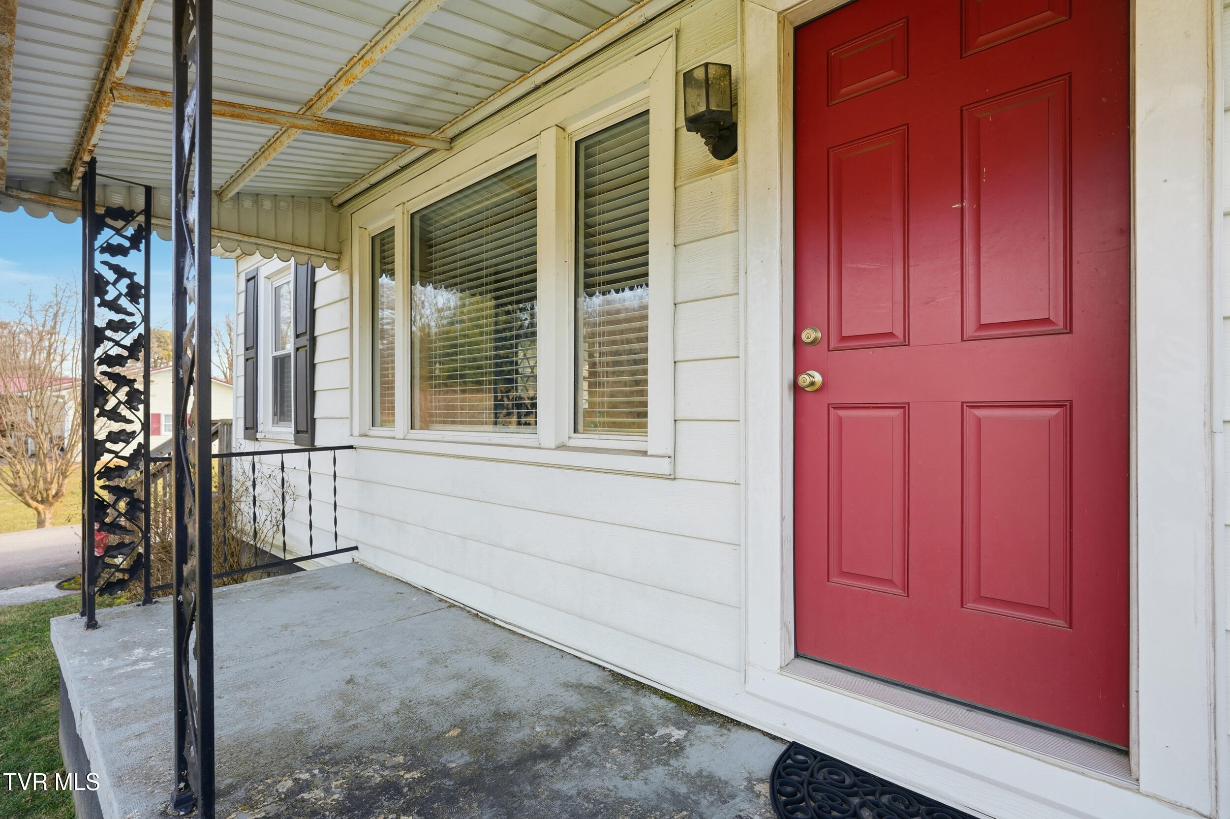 16112 Wyndale Road Abingdon, VA 24210 - Photo 23 of 26 front porch