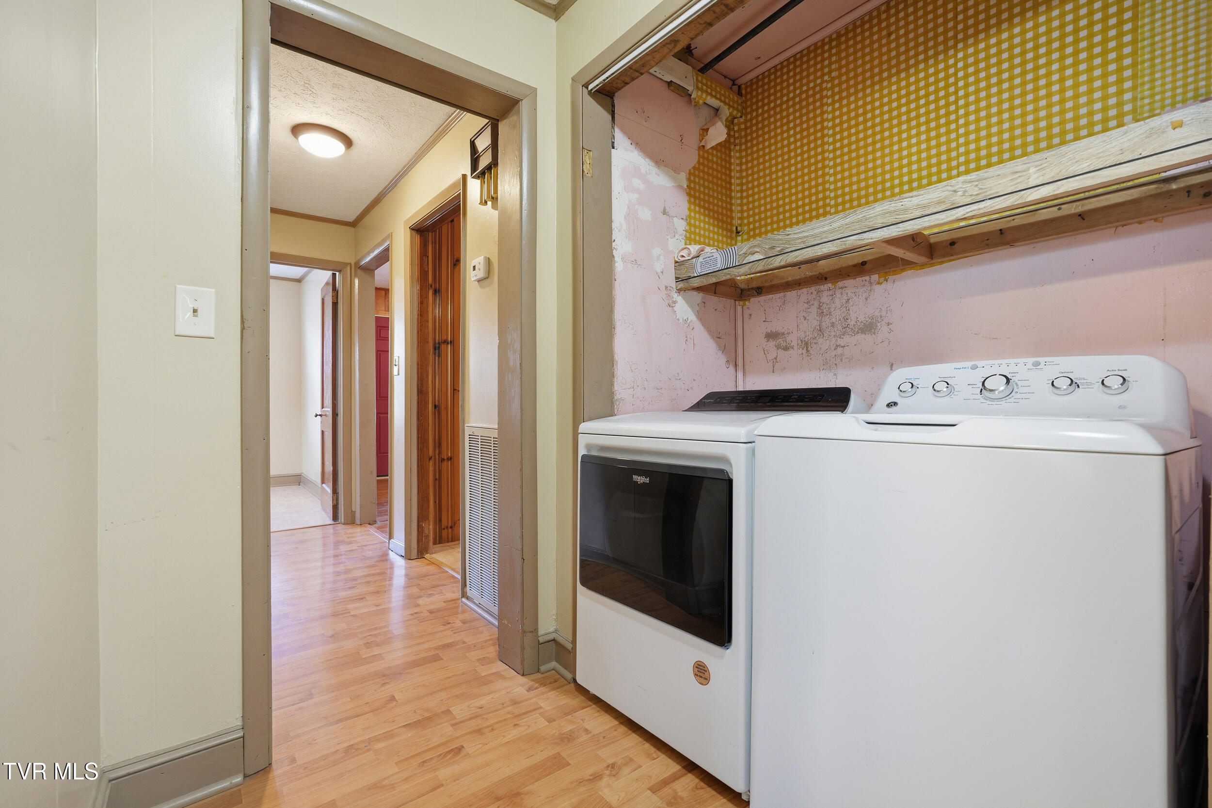 16112 Wyndale Road Abingdon, VA 24210 - Photo 25 of 26 hall laundry