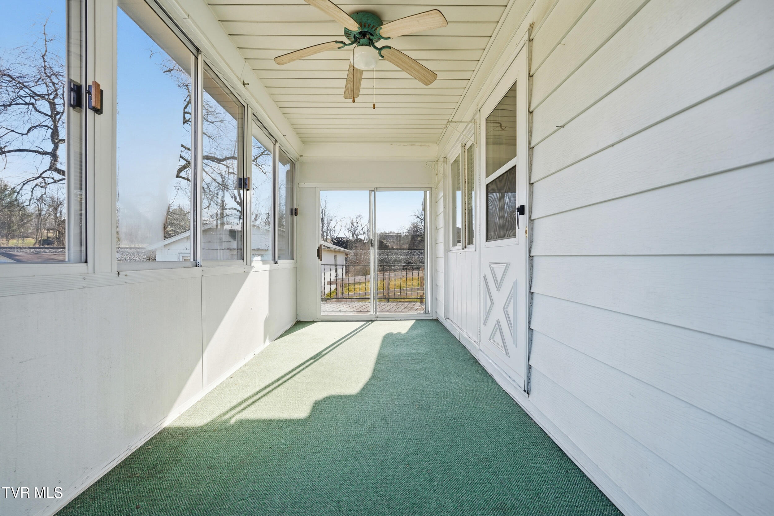 16112 Wyndale Road Abingdon, VA 24210 - Photo 26 of 26 sunroom