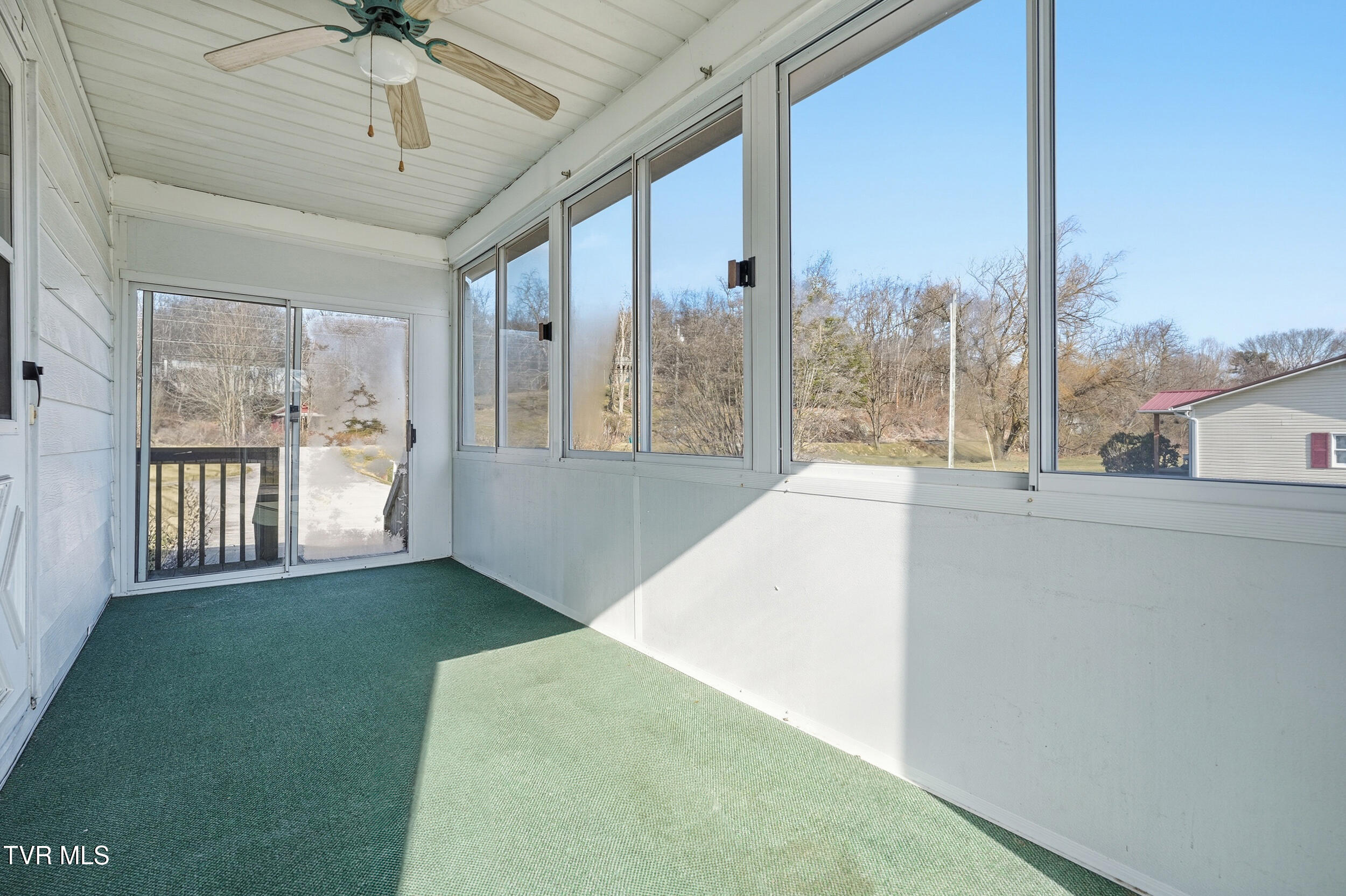 16112 Wyndale Road Abingdon, VA 24210 - Photo 3 of 26 sunroom 2