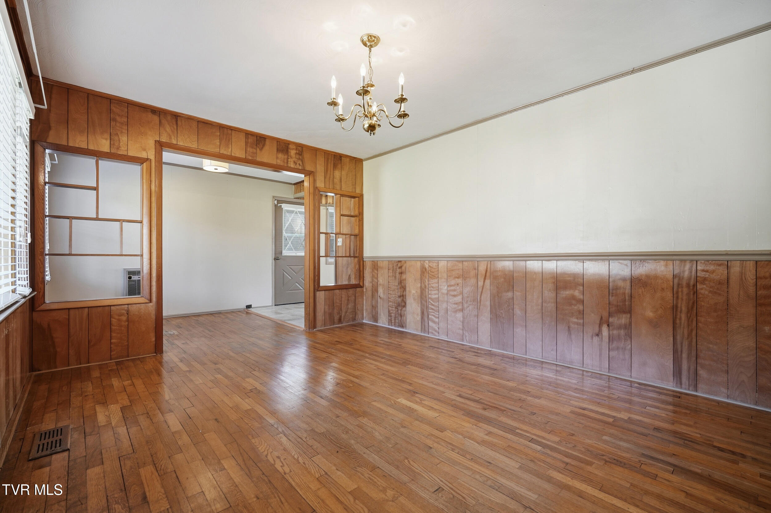 16112 Wyndale Road Abingdon, VA 24210 - Photo 4 of 26 front living