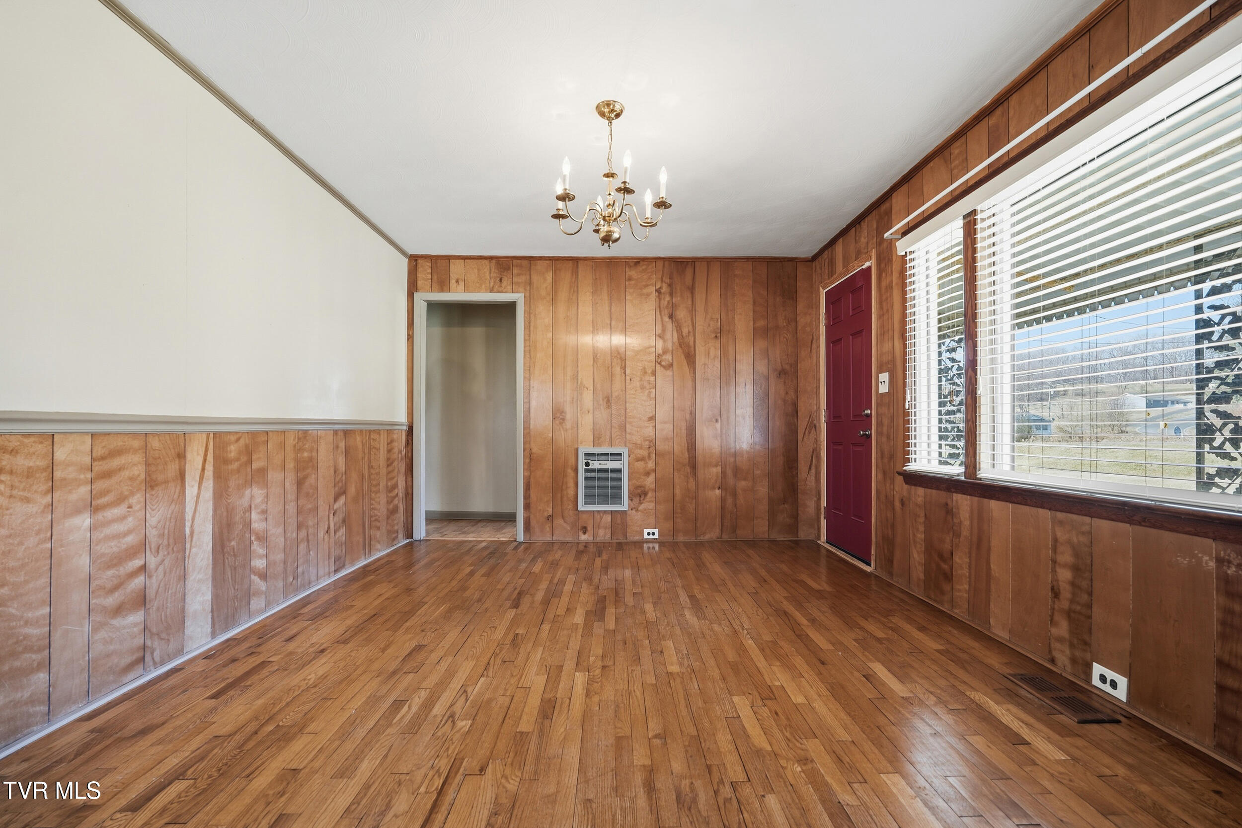 16112 Wyndale Road Abingdon, VA 24210 - Photo 7 of 26 front living2