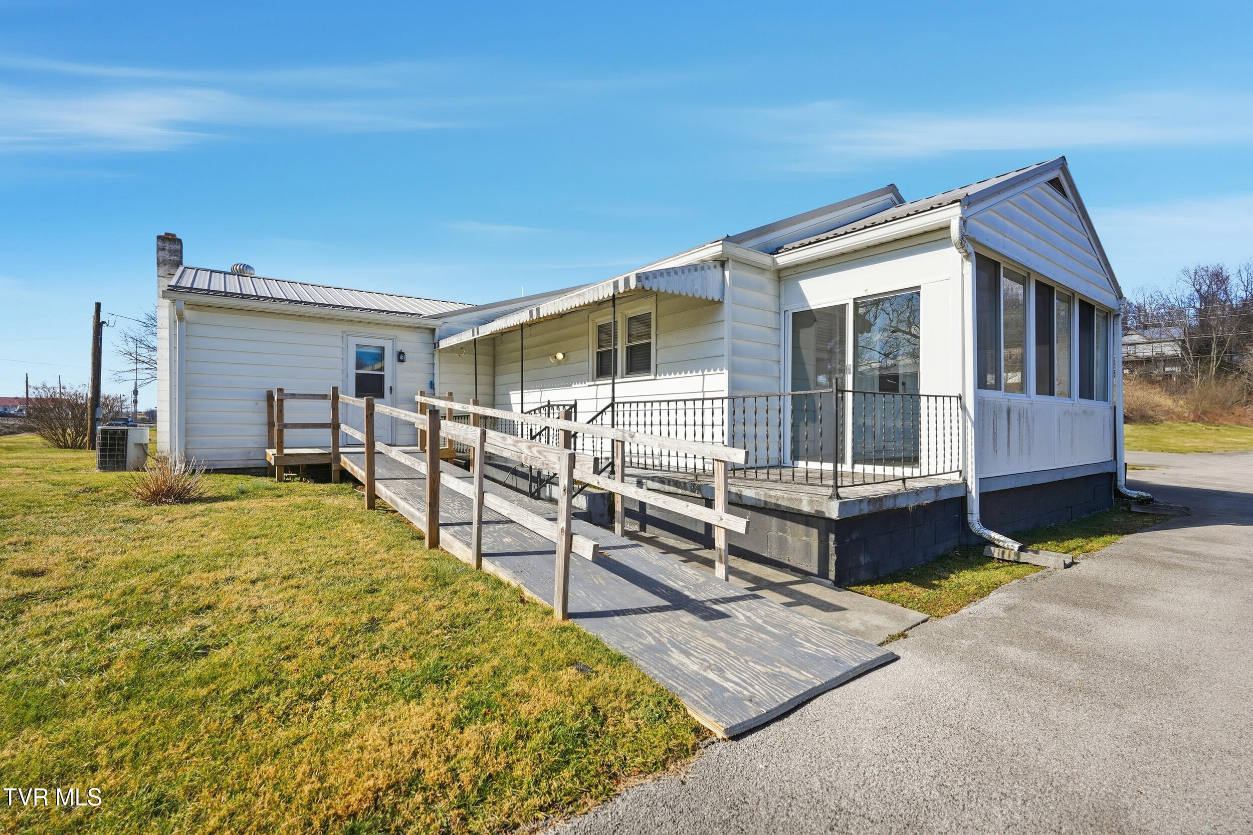 16112 Wyndale Road Abingdon, VA 24210 - Photo 10 of 26 back exterior