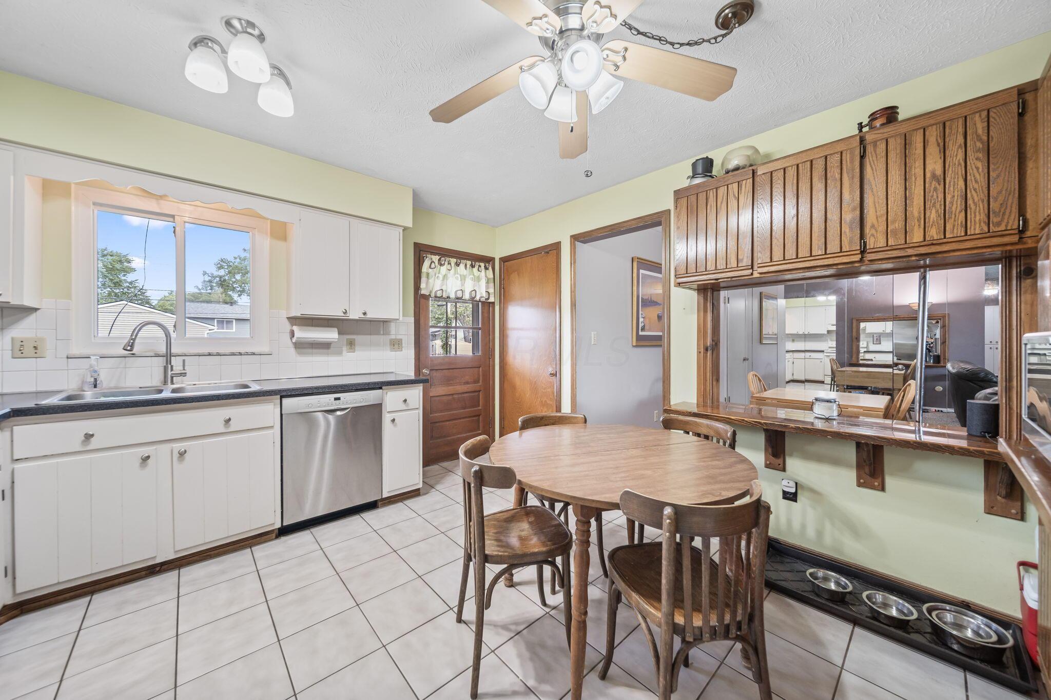390 Dunbarton Road Columbus, OH 43230 - Photo 4 of 20 17-web-or-mls-A7402894
