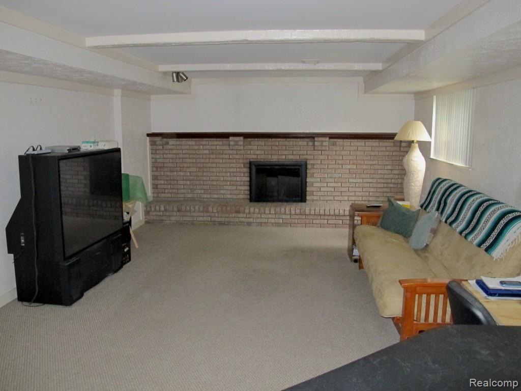 45704 Drexel Road Canton, MI 48187 - Photo 15 of 25 Drexel Family Room 1.jpg