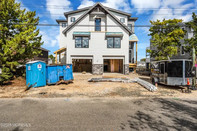 a view of a house with a yard and garage