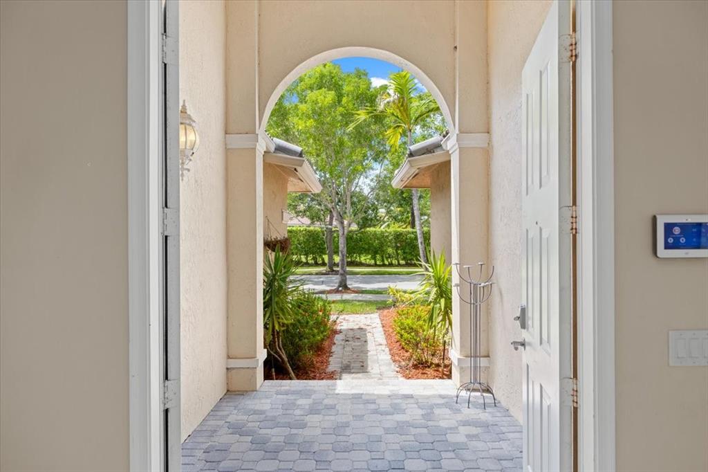 1441 Cardinal Way Weston, FL 33327 - Photo 7 of 96