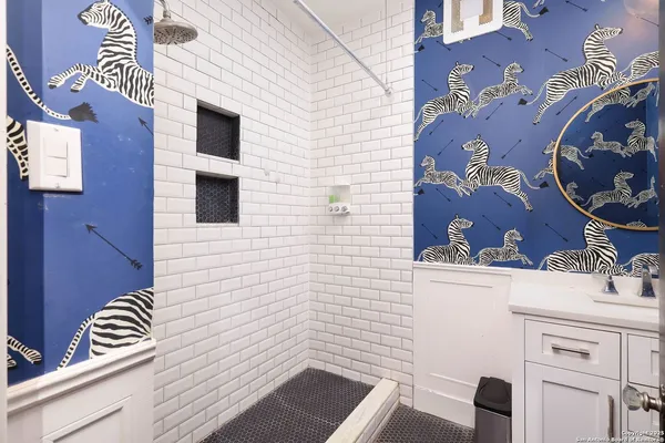 $2,750 | 418 West Rosewood Avenue, San Antonio, TX 78212